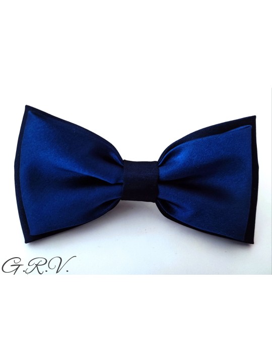 Dvisluoksnė tamsiai mėlyna peteliškė