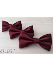 Bordo (raudono vyno) spalvos atlasinė peteliškė