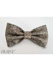 Sidabriniais ir auksiniais ornamentais marginta peteliškė
